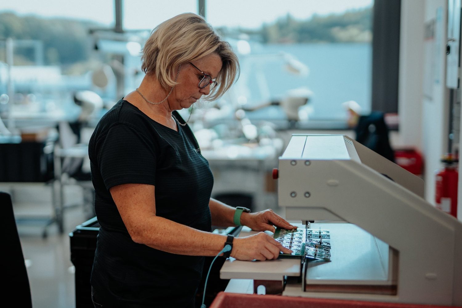 Präzise-Arbeiten-beim-Elektronikentwicklungs-Unternehmen-TeraTron